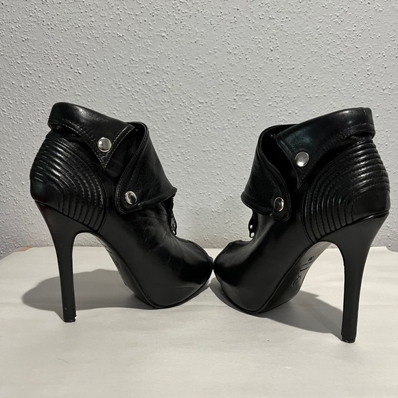🔥Alexander McQueen 6 Stilettos moto jacket style shoes! Preloved by me🔥 - Picture 9 of 16